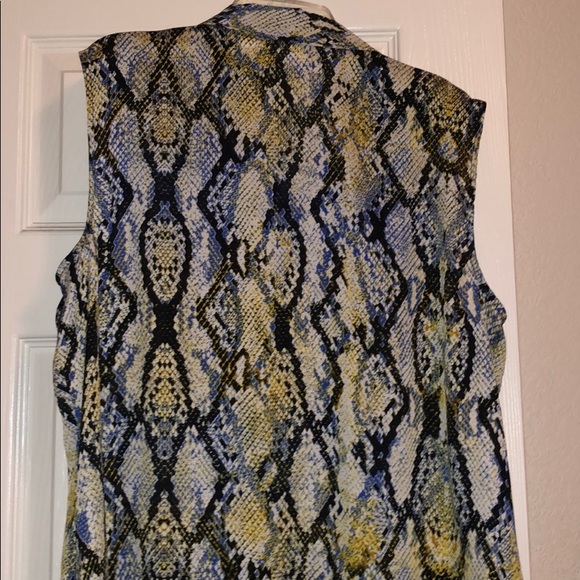 Liz Claiborne Sleeveless-button down - Picture 4 of 4